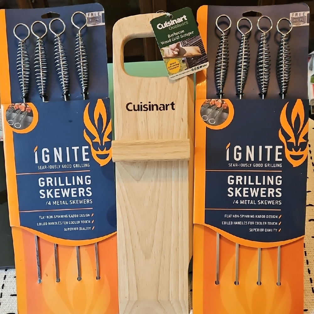 LAST CALL SALES END 12/30: NWT Cuisinart Wooden Grill Scraper and Metal Skewers
